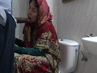 A ultra-kinky Turkish Muslim wifey Meets With A ebony Immigrant In Public rest room five minute