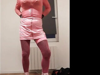 Sophie, the transvestite bi-atch, dances, dildoes and finishes off for you