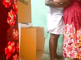 Tamil Aunty muff uber-cute gobbling in Desi guy